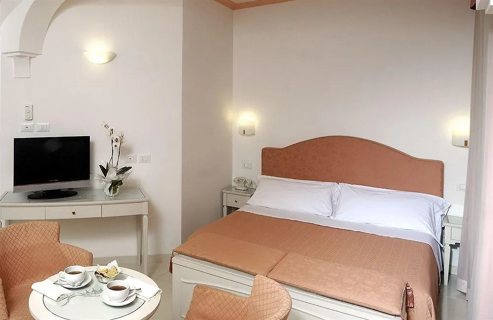 Hotel Al Cavallino Bianco Riccione 4*,  Italië